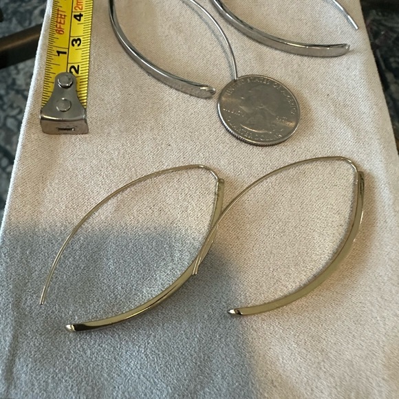 Women’s Fashion Jewelry costume Gold color Dangle Earrings - Picture 2 of 3